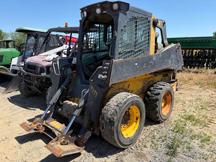2018-deere-320g-image-3