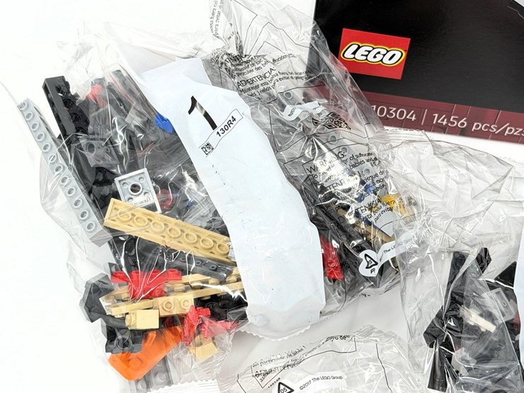 #32603-•-lego-icons-camaro-z28-set-image-4