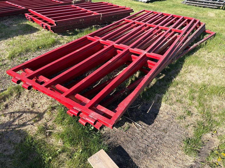 6-12ft-livestock-gates-image-1