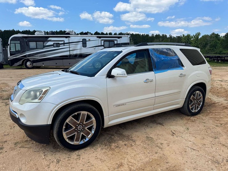 2011-gmc-acadia-denali-image-1
