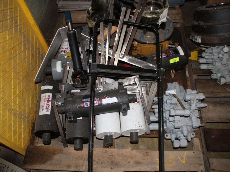 pallet-of-various-automotive-parts-image-1