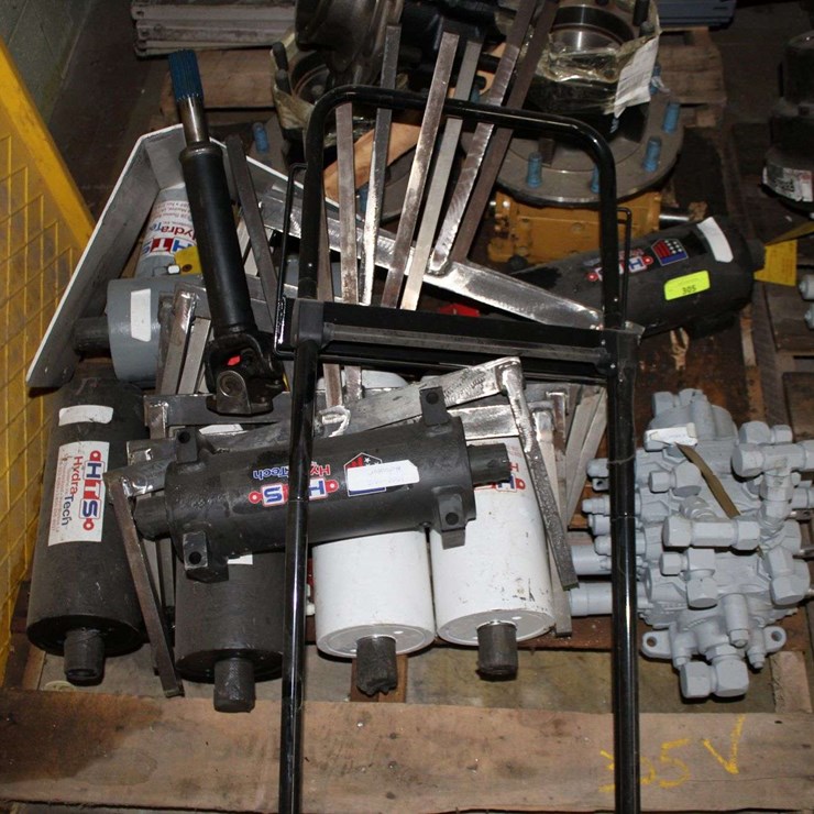 PALLET OF VARIOUS AUTOMOTIVE PARTS
