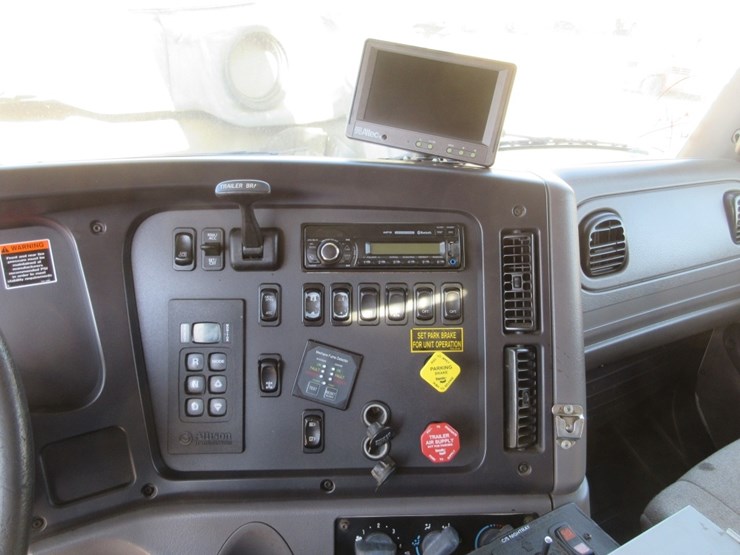 2016-freightliner-114sd-image-9
