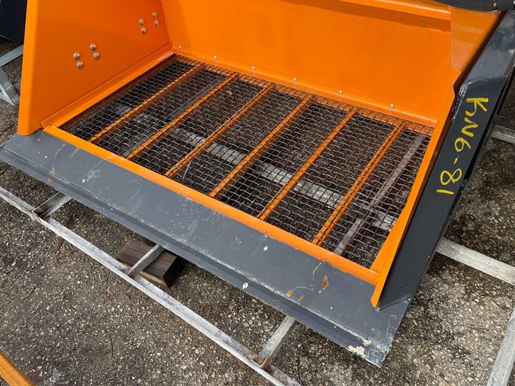 #9037-•-unused-arteer-skid-steer-72"-topsoil-screener-(o12)-image-13