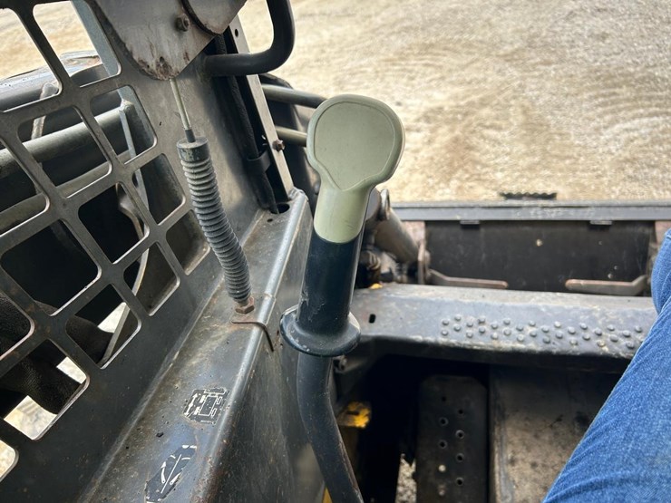 new-holland-l180-image-23
