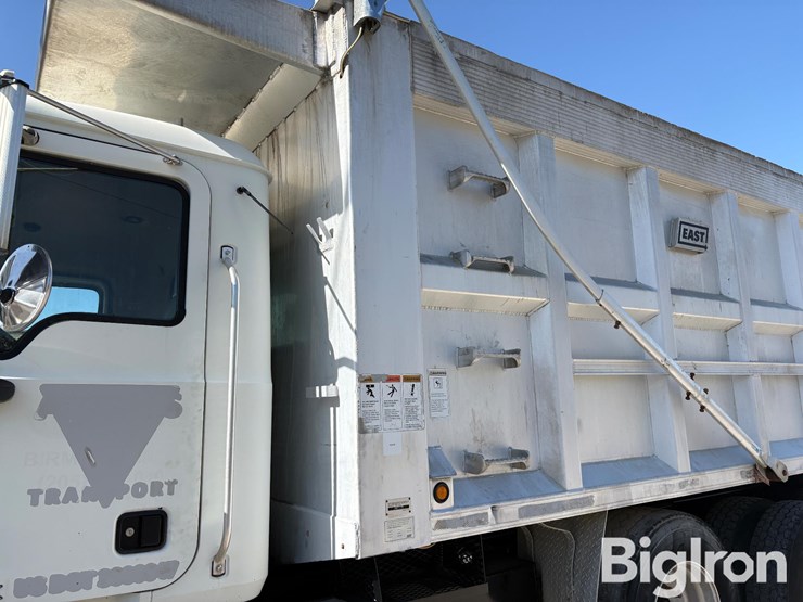 2011-mack-gu800-tri/a-dump-truck-image-17