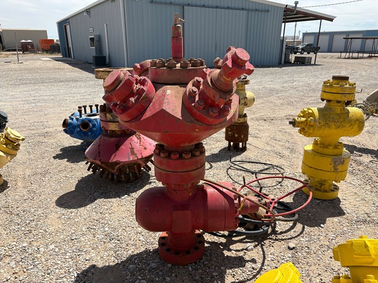 7-1/16”-5k-gate-valve-w/-7-1/16”-x-4-1/16”-4-outlet-goat-head-image-2