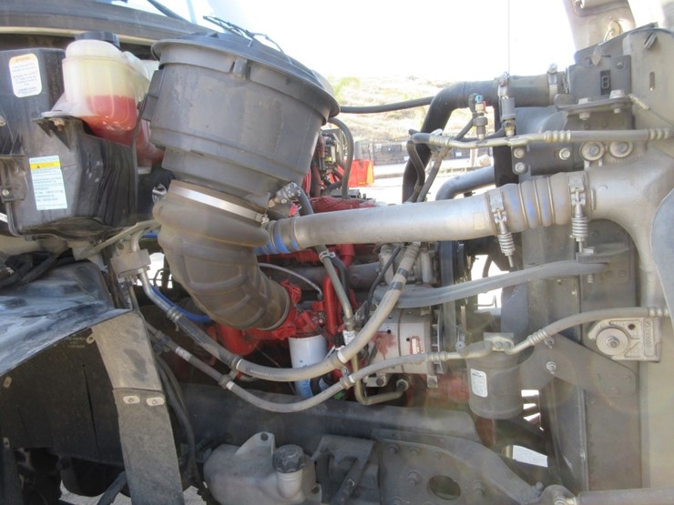2016-freightliner-114sd-image-5