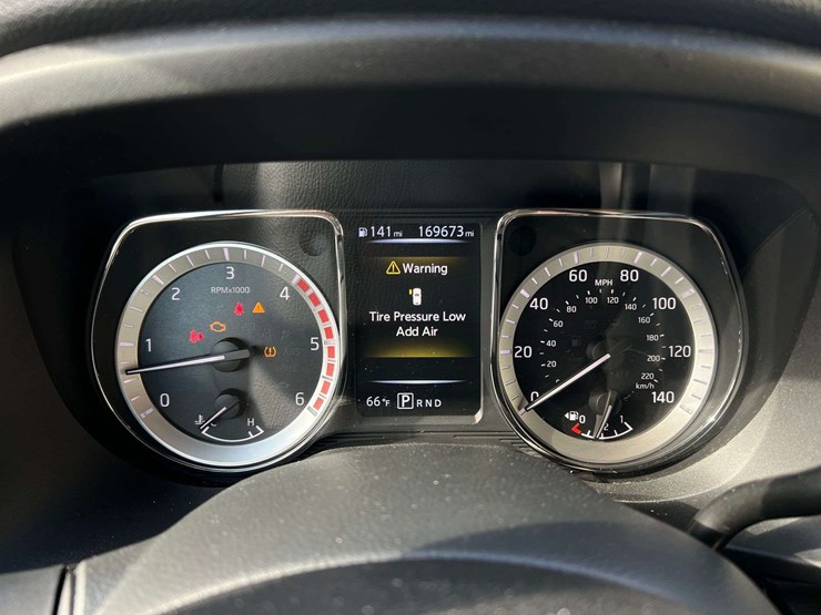 2016-nissan-titan-image-31