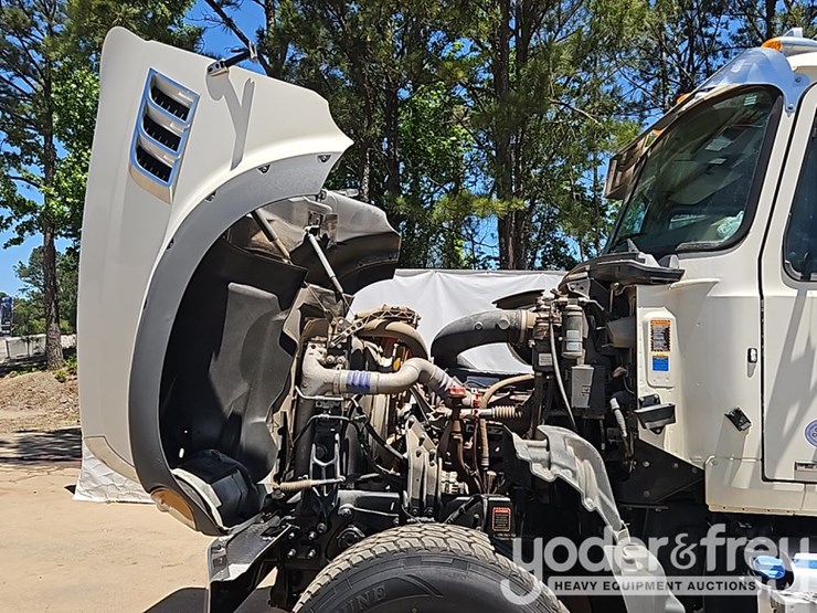 2021-mack-gr64f-image-18