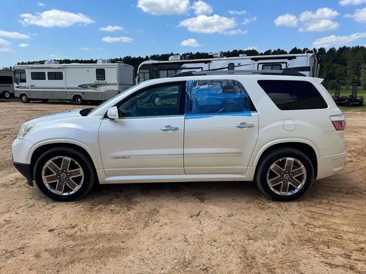 2011-gmc-acadia-denali-image-8
