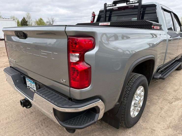 2024-chevrolet-3500-image-23