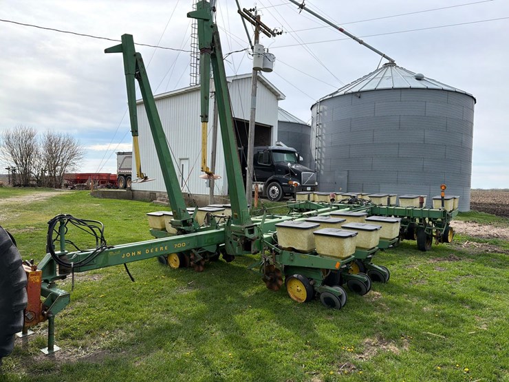 john-deere-7000-image-1