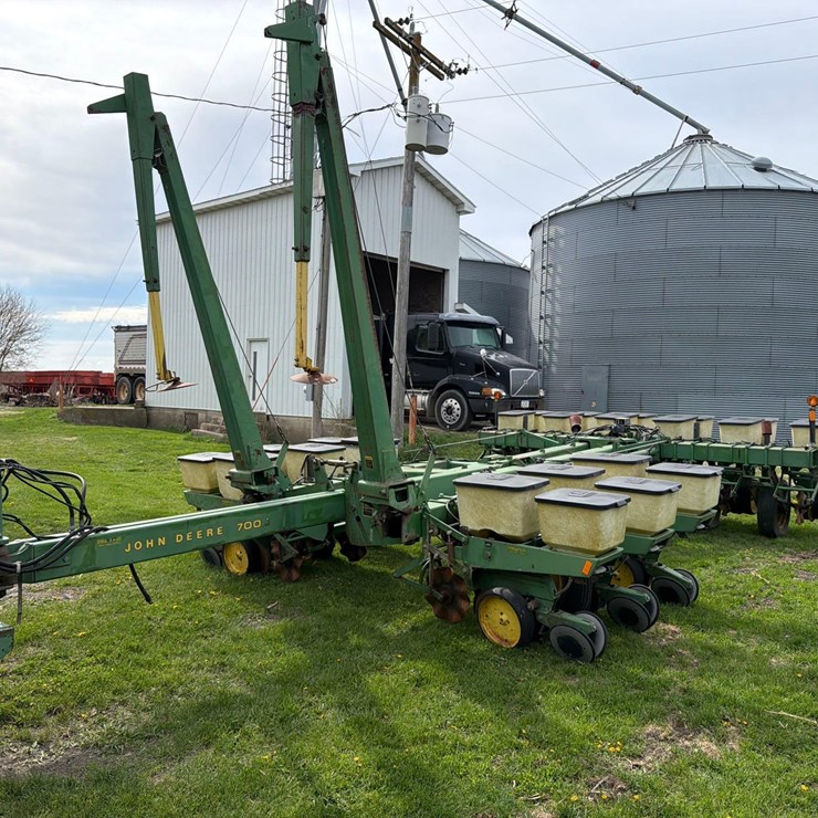 JOHN DEERE 7000