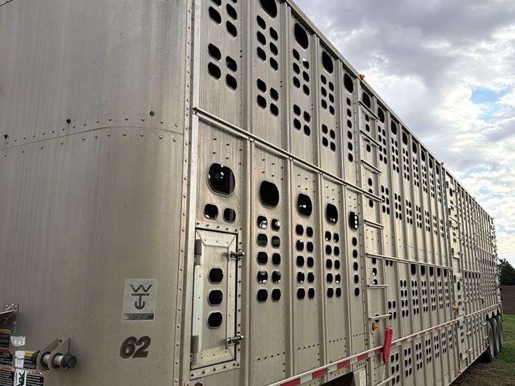 2008-wilson-livestock-trailer-image-20