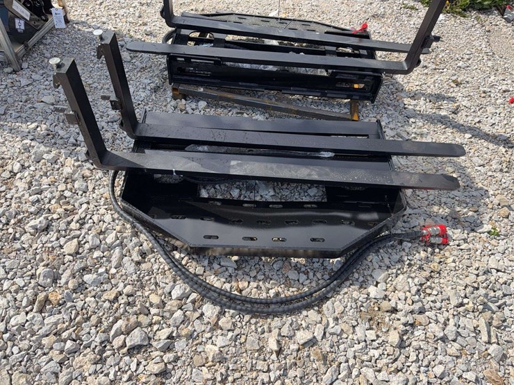 2026-giyi-hydraulic-skid-steer-forks-image-1