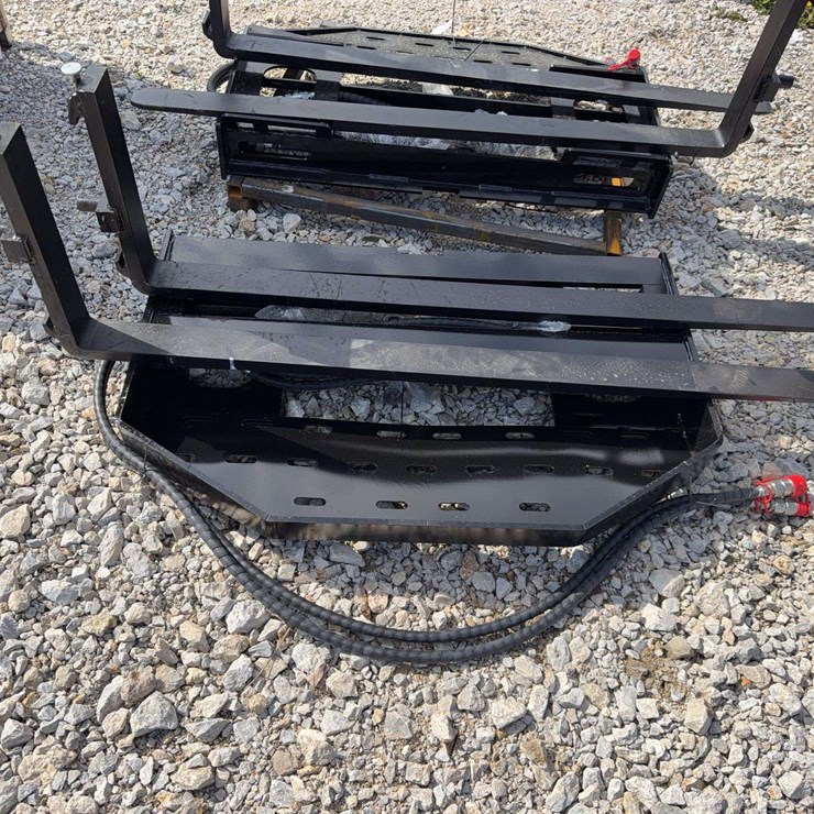 2026 GIYI Hydraulic Skid Steer Forks