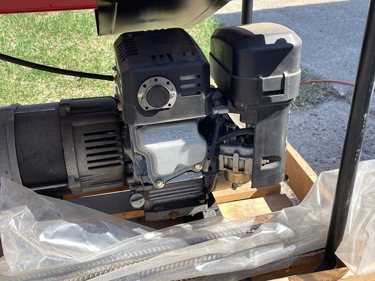 #7001-•-chicago-electric-generator-image-13