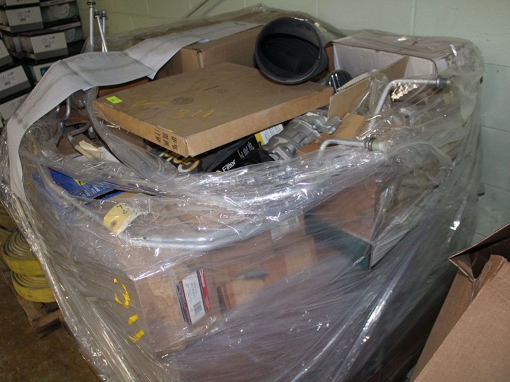 pallet-of-various-automotive-parts-image-3