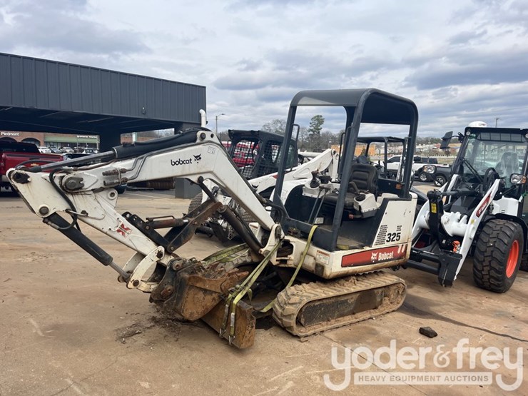 bobcat-325-image-2
