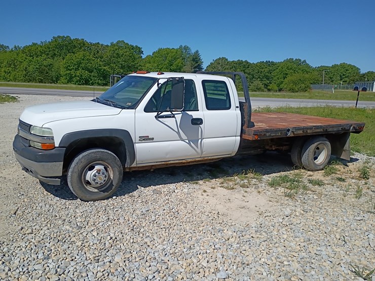 #24570-•-2001-chevrolet-silverado-pickup-truck-image-2