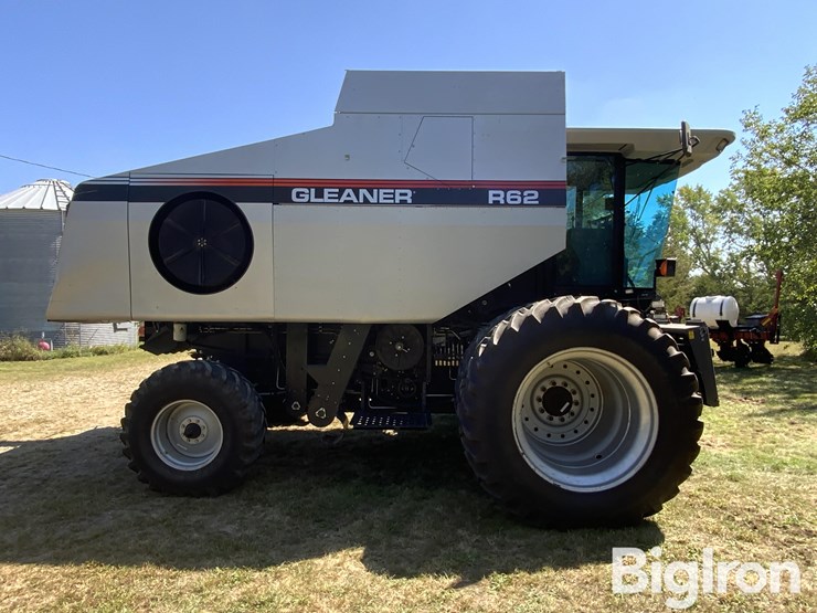 2000-gleaner-r62-image-4