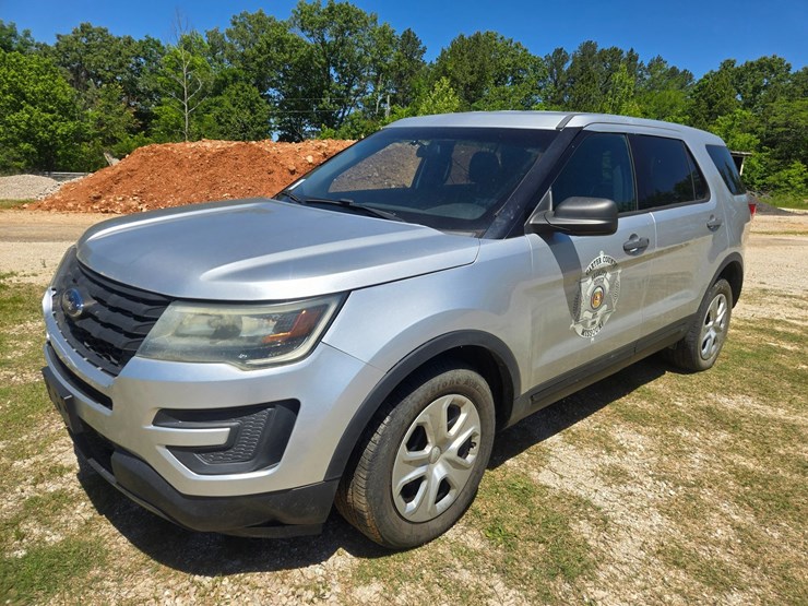 2016-ford-explorer-image-2