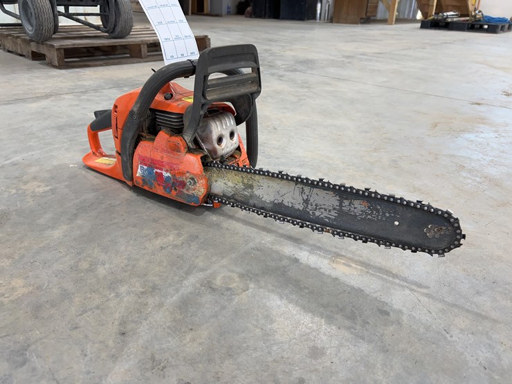 husqvarna-445-chain-saw-image-2