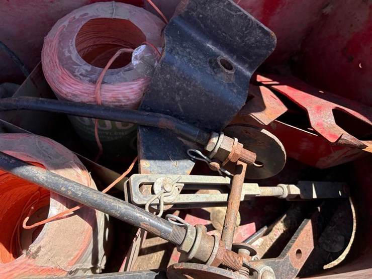 new-holland-575-image-11