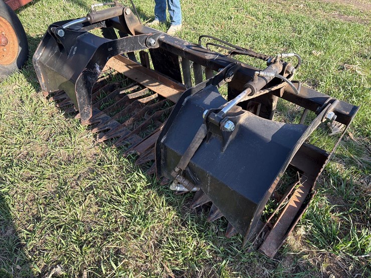 skidloader-78”-grapple-bucket-image-4