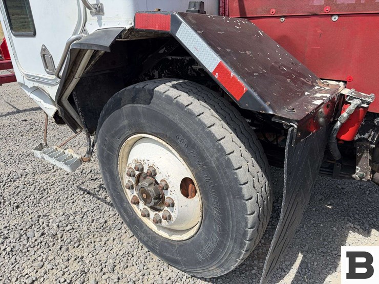 1994-peterbilt-320-image-17