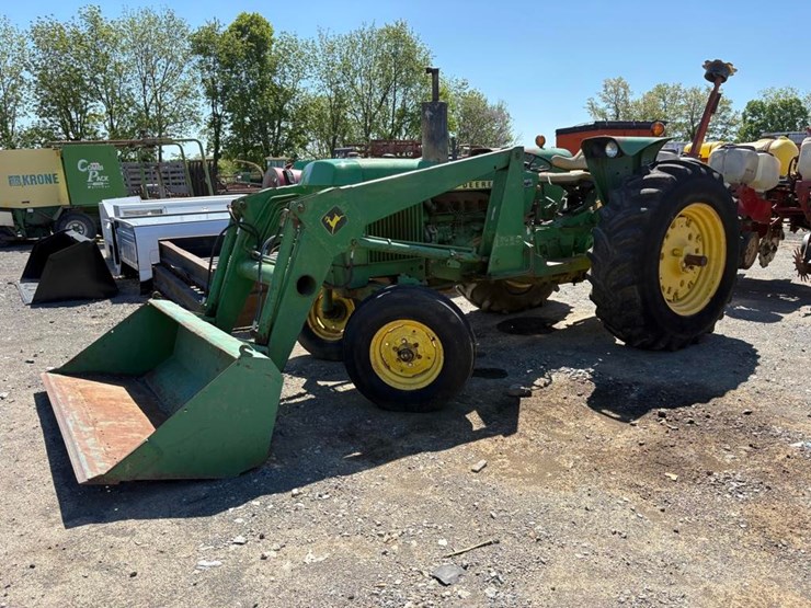 john-deere-2440-image-2