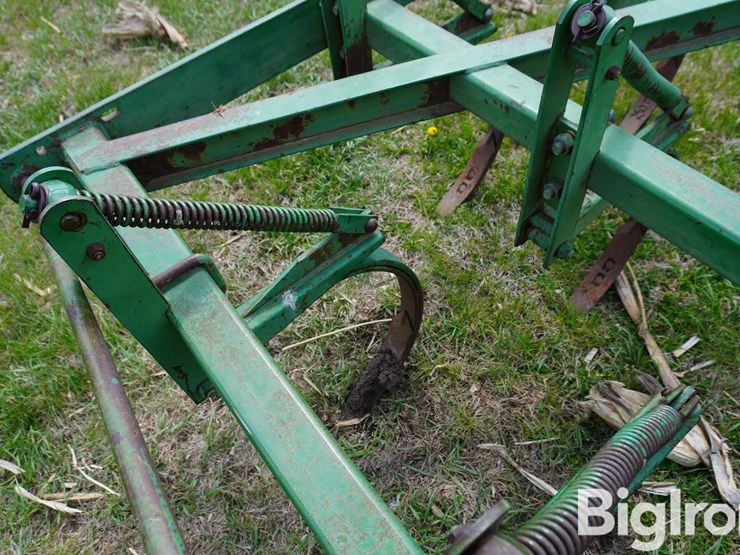 john-deere-12-image-10