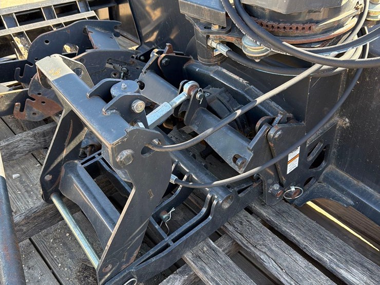 bobcat-72”-front-mount-snowblower-image-11