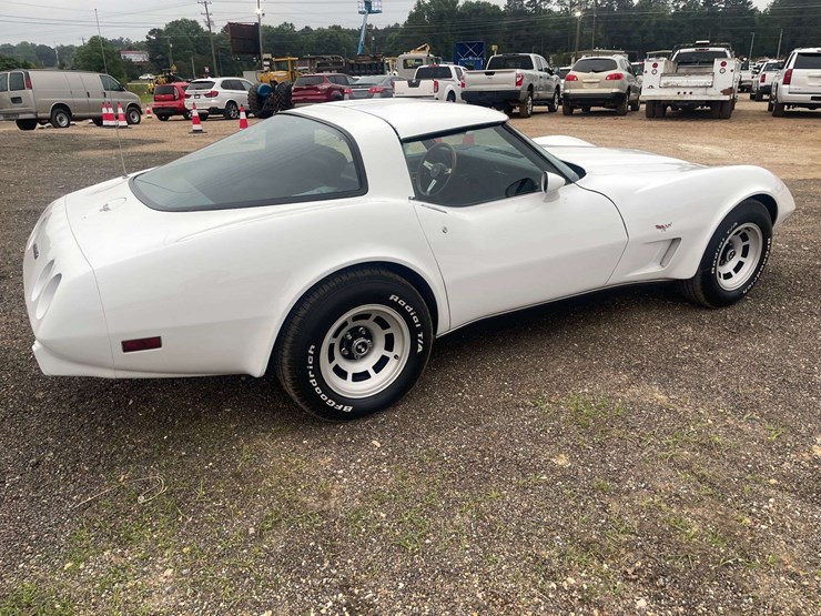 1979-chevrolet-corvette-t-tops-(32,664-miles-showing)-image-4