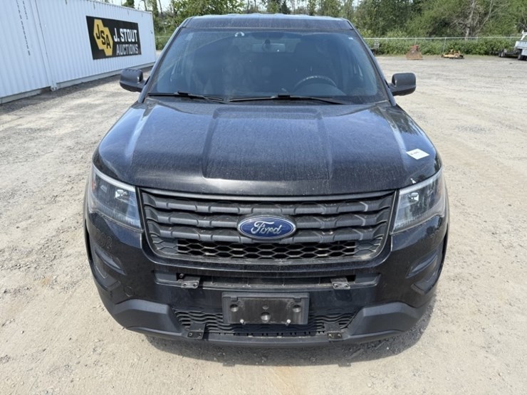 2017-ford-explorer-image-8