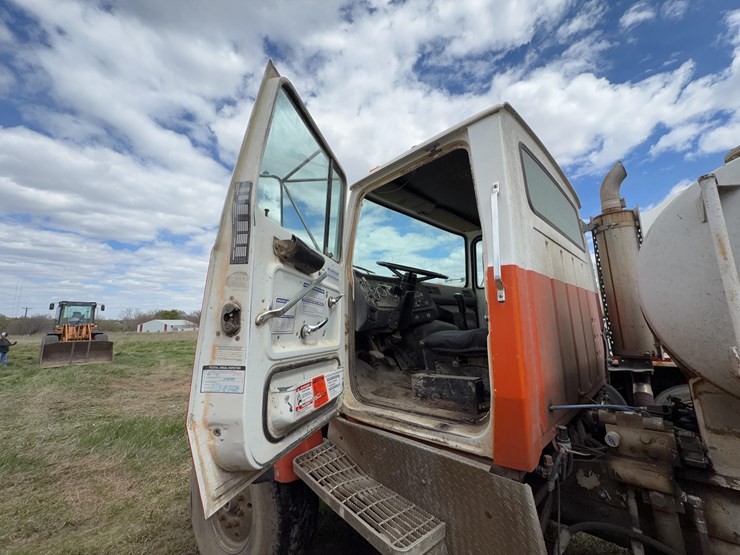 1996-ford-lt9000-image-50