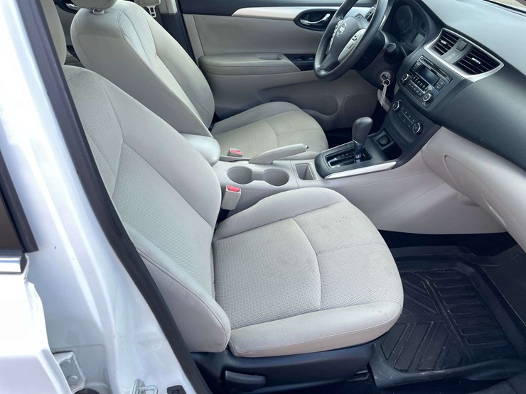 2017-nissan-sentra-4-door-sedan-(130,684-miles)-image-18