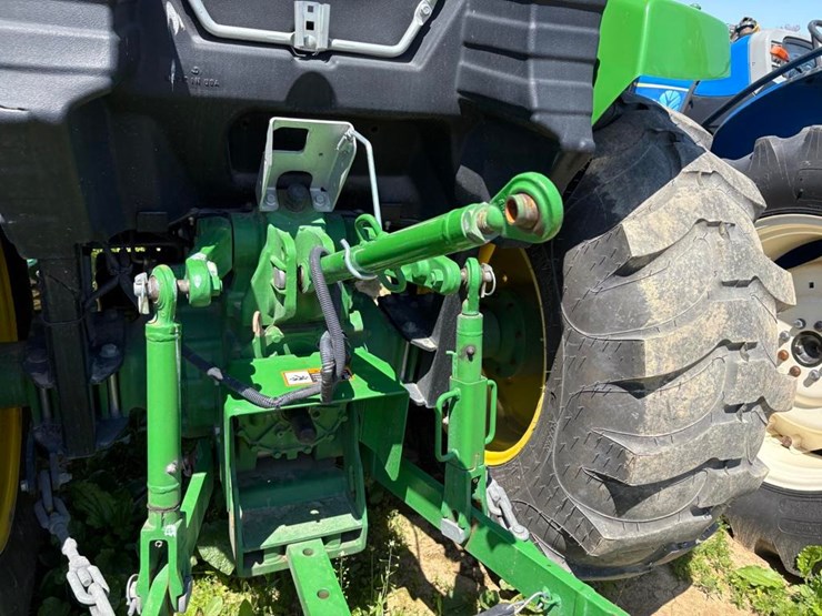 2019-john-deere-4044m-image-13