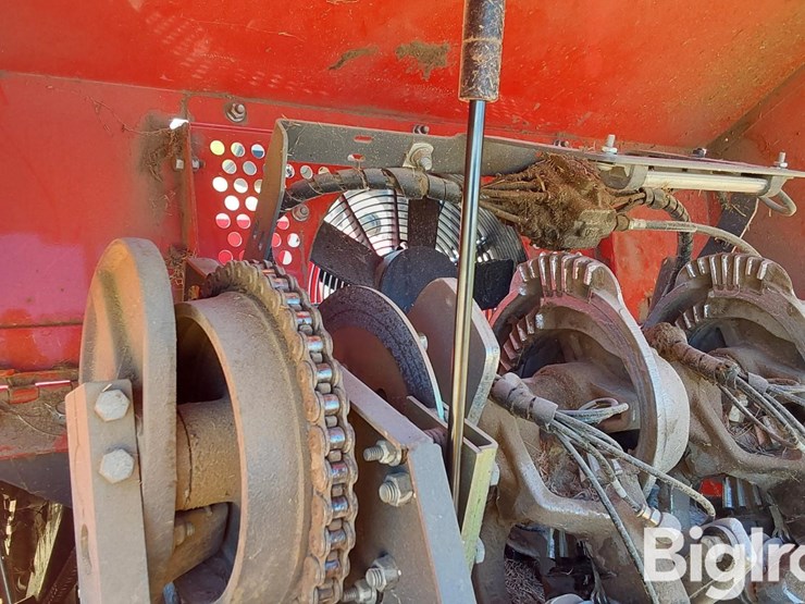 2023-massey-ferguson-1840-image-14