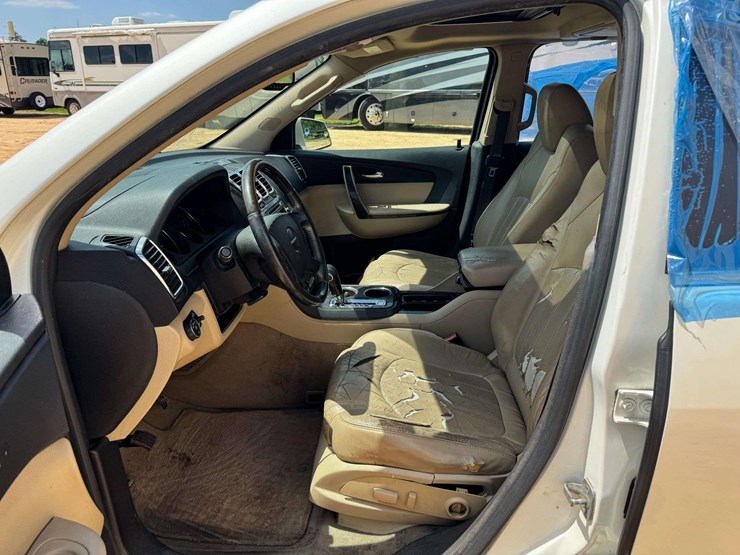 2011-gmc-acadia-denali-image-10