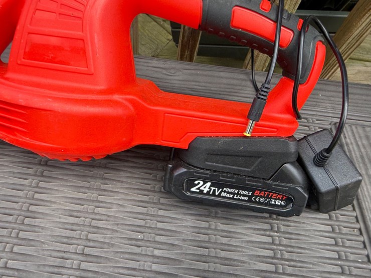 #103-•-ryobi-cordless-blower-and-weed-trimmer-image-6