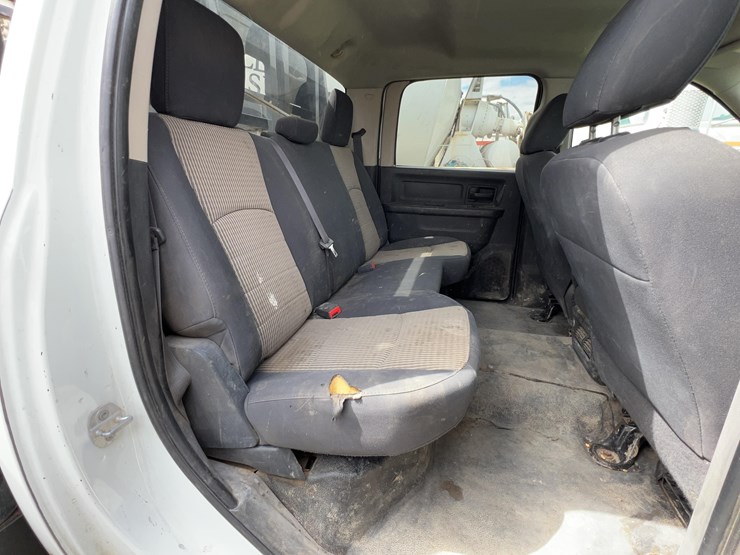 2011-dodge-3500-image-22