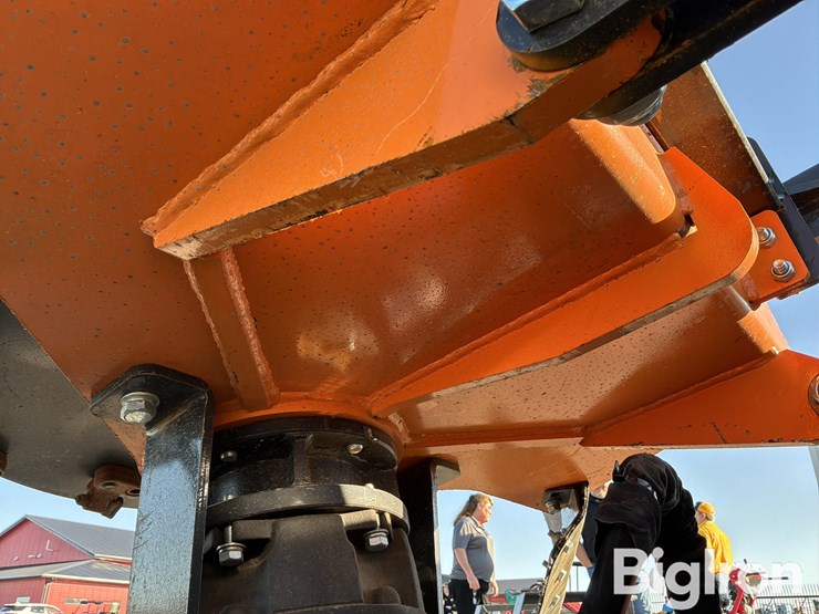 2025-massey-ferguson-730-image-15