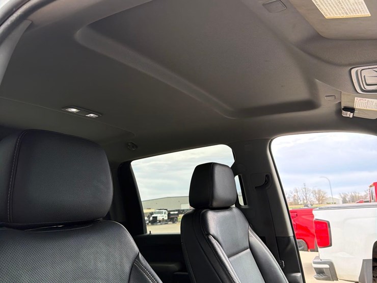 2021-chevrolet-2500hd-image-45