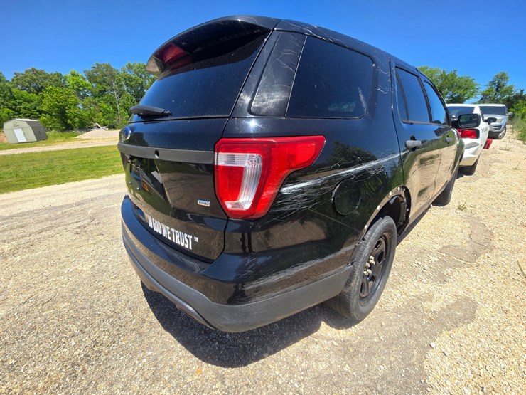 2016-ford-explorer-image-7