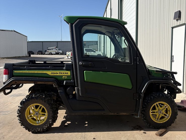 2021-john-deere-gator-image-5