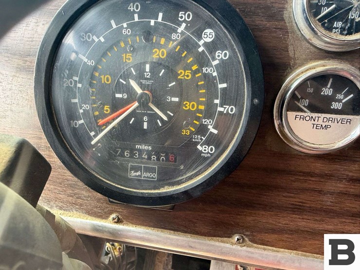 1984-peterbilt-362-image-39
