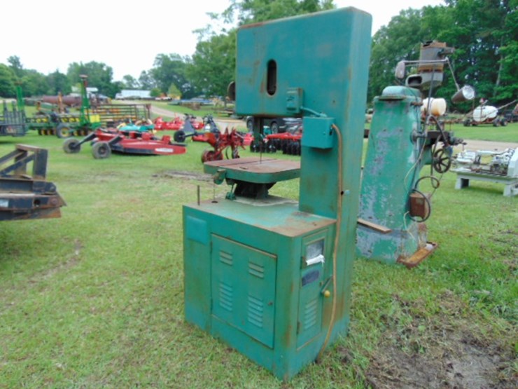 variable-speed-band-saw-image-4