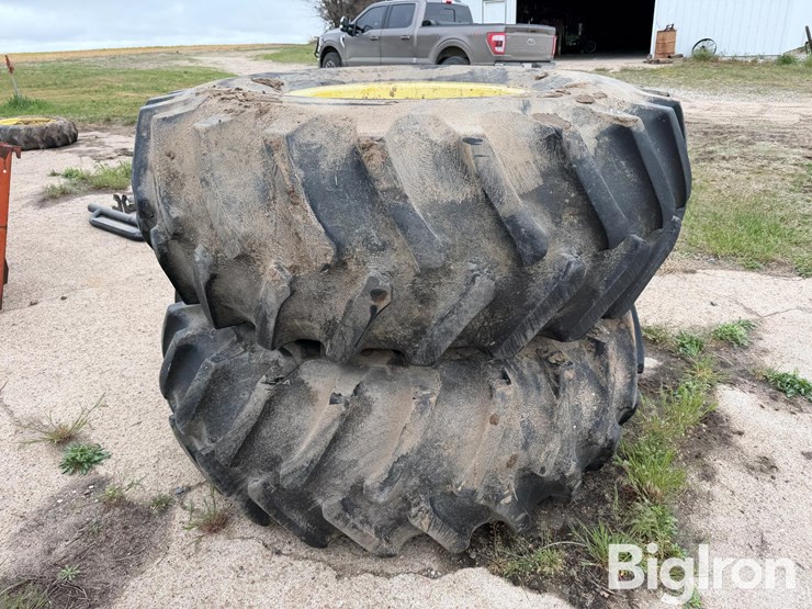 24.5-32-tires-&-rims-image-3